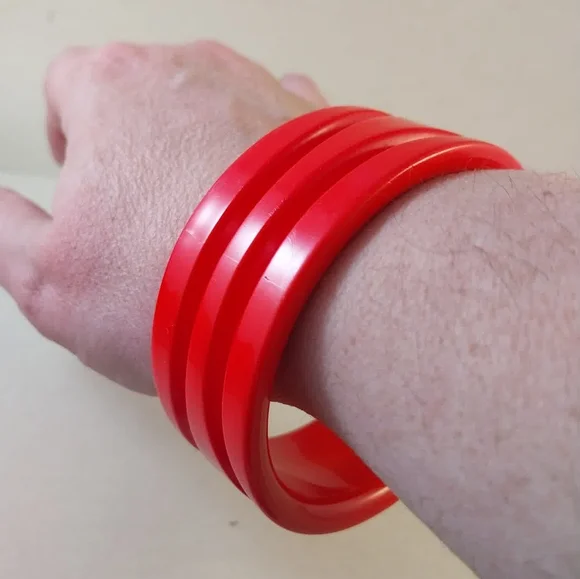 Vintage Bakelite Red Style Cuff Bracelet - Picture 4 of 10